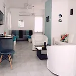 Marina House 度假居 *