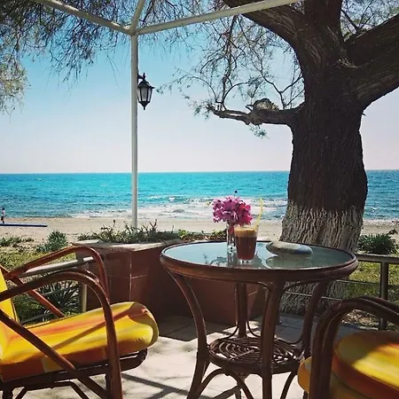 Marina House لاردوس
